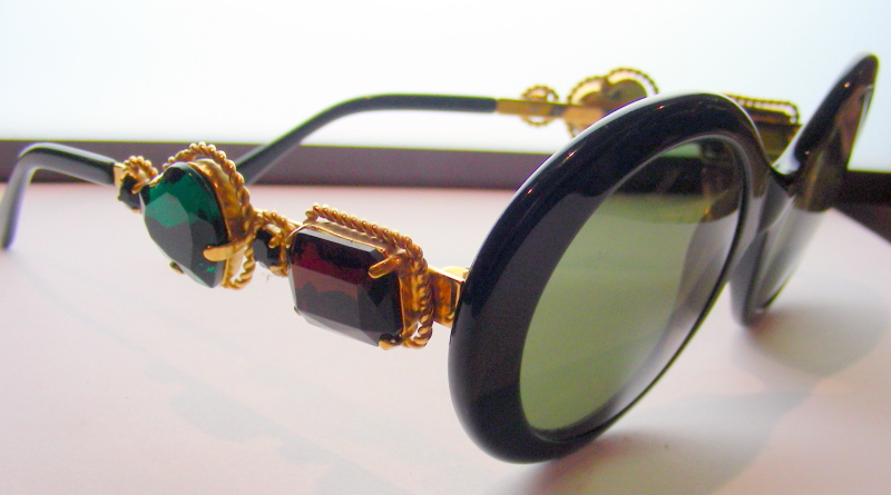 Vintage MOSCHINO by Persol Sunglasses Eyeglass Dramatic CHAIN M-O-S-C-H-I-N-O 